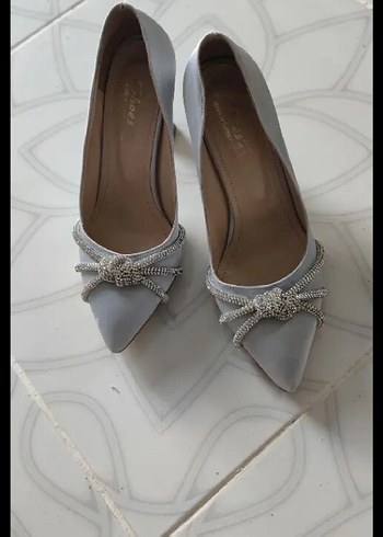 Diğer Gümüş Tokalı Beyaz Stiletto Topuklu Kadın Ayakkabı