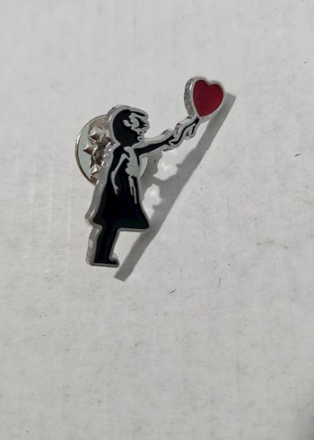 Beden pembe Deniz Yıldızı ,tavşan ,banksy Broş