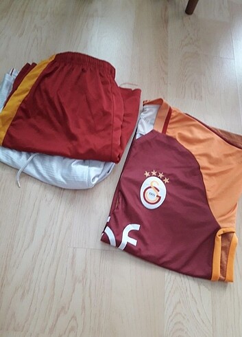 m Beden kırmızı Renk Nike marka