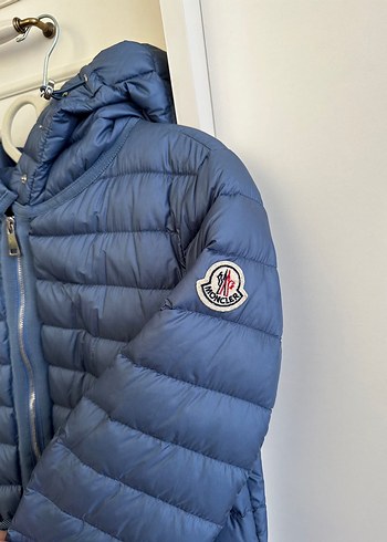 Moncler şapkalı mont