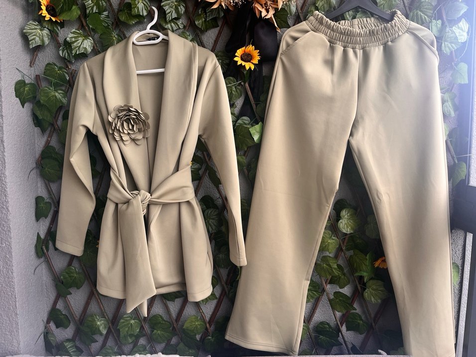 Haki Kemerli Uzun Kadın Takım Elbise - Görsel 2