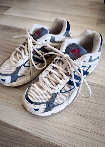 Adidas Beyaz Gri Bağcıklı Spor Ayakkabı