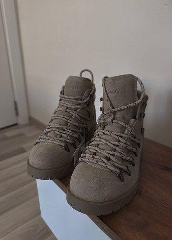 Pull and Bear Bej Süet Kadın Dolgu Topuk Bot