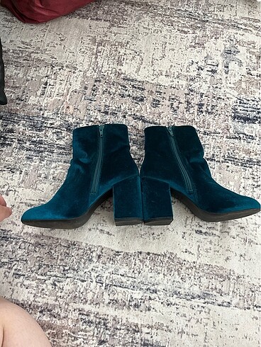 New Look Bir kombinim için almıştım ve şuan kullanmıyorum