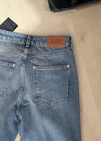 Kadın Beyaz Batik Desenli Geniş Kesim Kot Pantolon - Görsel 9