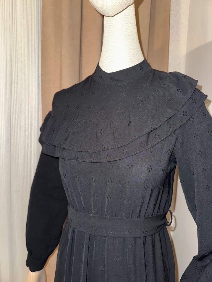 Siyah Fırfırlı Uzun Elbise - Görsel 5