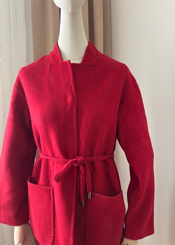 Kırmızı Düğmeli Kaban - Görsel 6