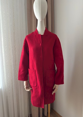 Kırmızı Düğmeli Kaban - Görsel 4