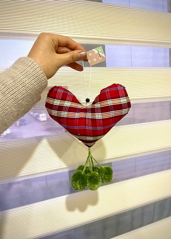 Kırmızı Ekose Kalp Kapı Süsü Yeşil Ponponlu - Görsel 6