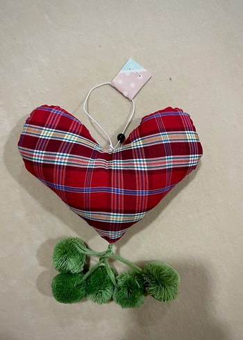 Kırmızı Ekose Kalp Kapı Süsü Yeşil Ponponlu - Görsel 3