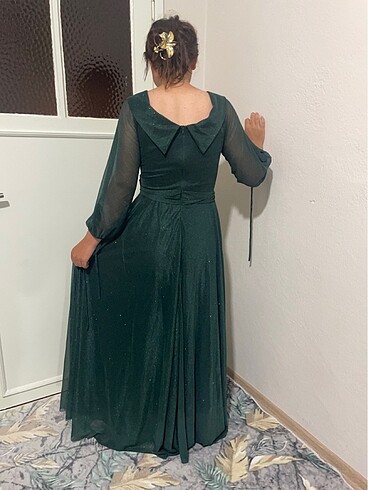 m Beden Yırtmaç detaylı simli elbise