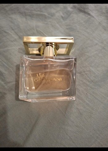 Kadın Parfümü Altın Kapaklı Şişe - Görsel 3