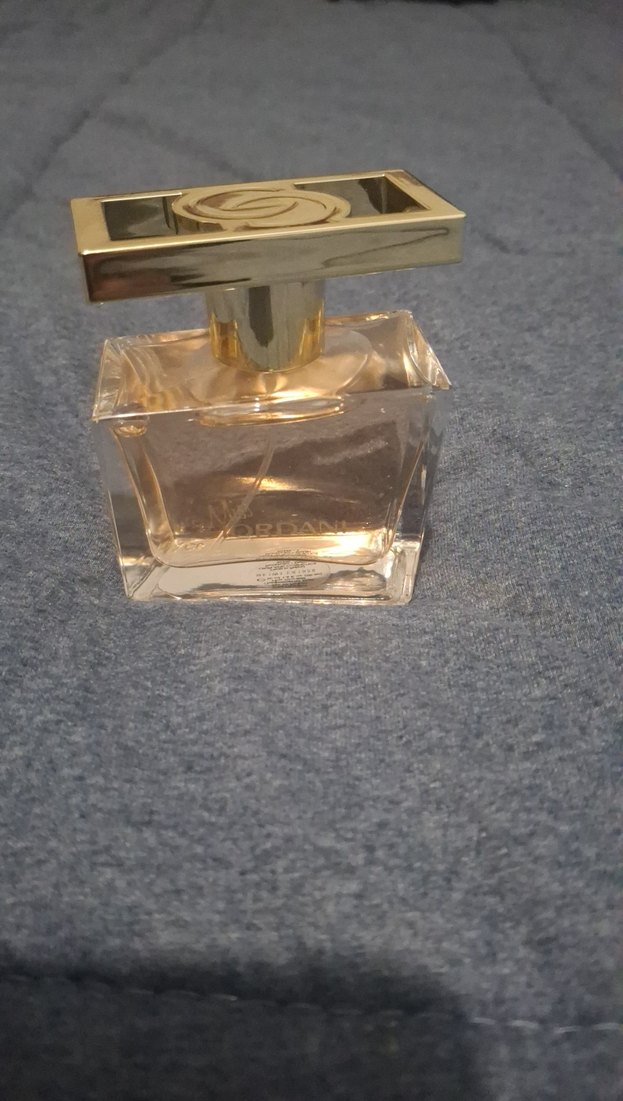 Kadın Parfümü Altın Kapaklı Şişe - Görsel 4