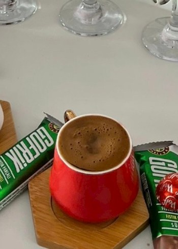 Renkli Seramik Fincan Seti ve Ahşap Altlıklar - Görsel 2