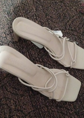 Beyaz Bağcıklı Stiletto Topuklu Kadın Sandalet hiç giyilmedi - Görsel 3