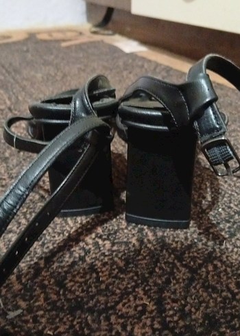 Kadın Siyah Minimalist Topuklu Ayakkabı - Görsel 4