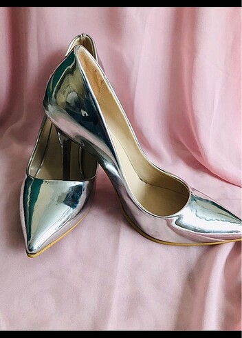 Gümüş stiletto