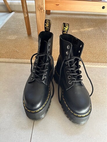 36 Beden Dr. Martens Platform Bot