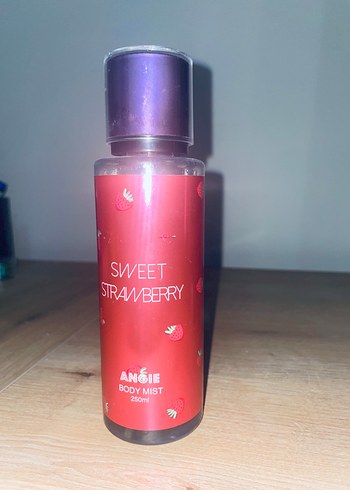 Angie Sweet Strawberry Vücut Spreyi 250ml