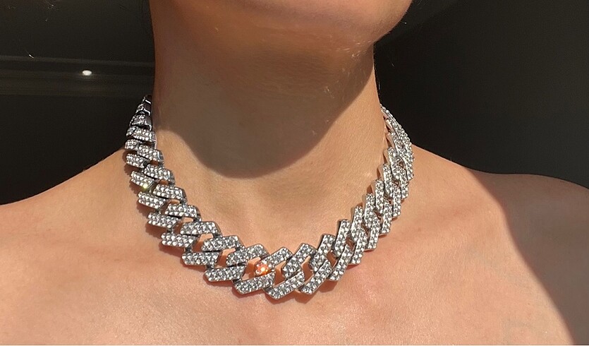 Beden Taş Detaylı Işıltılı Choker Kolye