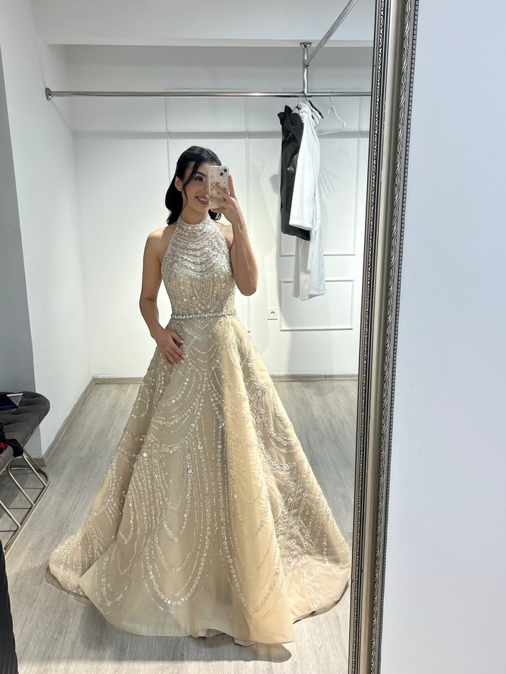 Boncuk İşlemeli Bej Uzun Abiye Elbise - Görsel 2