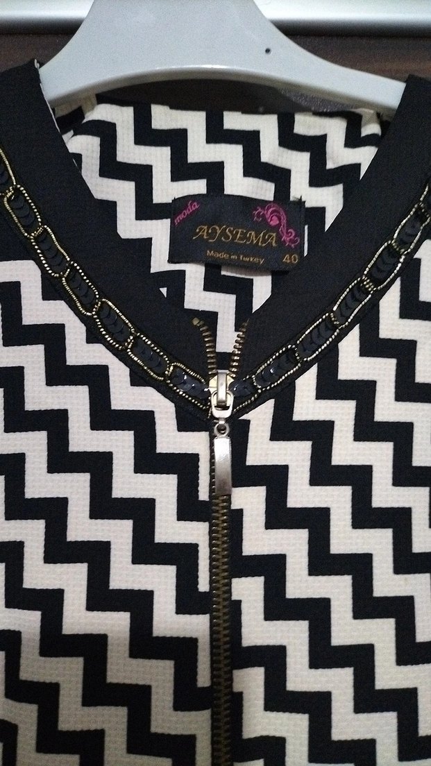 Zebra Desenli V Yaka Uzun Kollu Tunik - Görsel 3