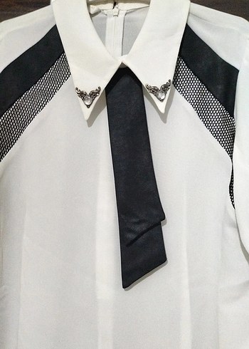 Beyaz Siyah Kurdeleli Uzun Kollu Gömlek - Görsel 2