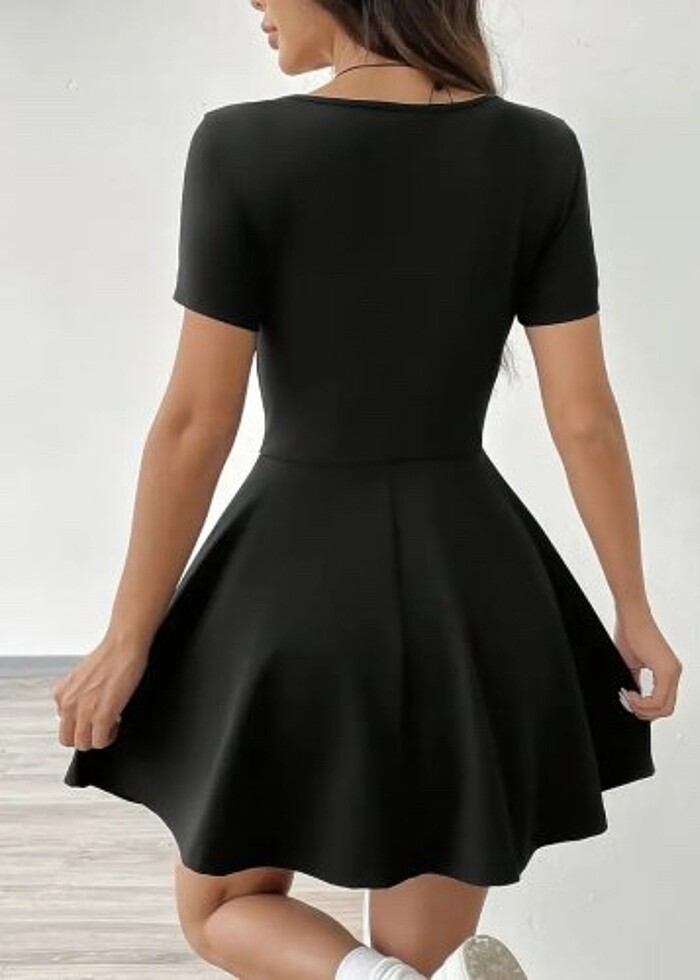 Kısa kollu kare yaka şort detaylı cepli dalgıç elbise - Görsel 4