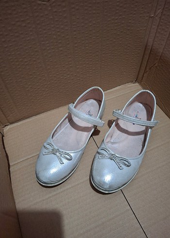 Kız Çocuk Beyaz Tokalı Babet Ayakkabı - Görsel 2