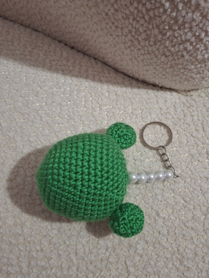 AMİGURUMİ KURBAĞA ANAHTARLIK İNCİ DETAYLI - Görsel 5