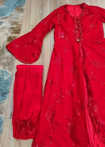 Kırmızı İşlemeli Uzun Abiye Elbise - Görsel 4