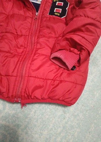 Erkek Çocuk Kırmızı Kapüşonlu Mont - Görsel 2