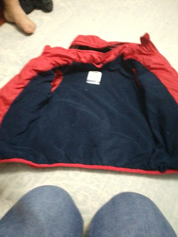 Erkek Çocuk Kırmızı Kapüşonlu Mont - Görsel 4