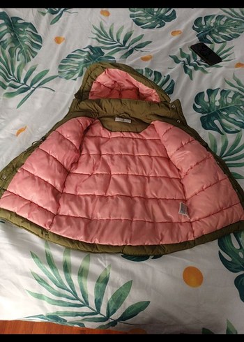 Kapüşonlu Kız Çocuk Mont - Görsel 4