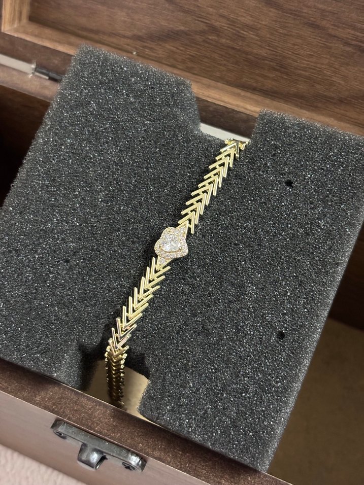 Zincir Detaylı Altın Renkli Yılan Desenli Bileklik - Görsel 3