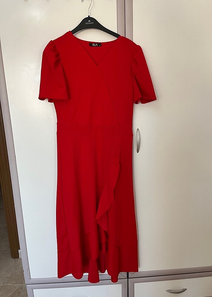 Kırmızı Elbise - Görsel 2
