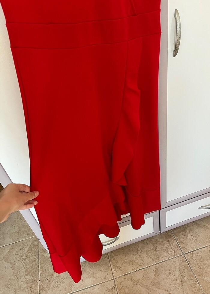 Kırmızı Elbise - Görsel 3