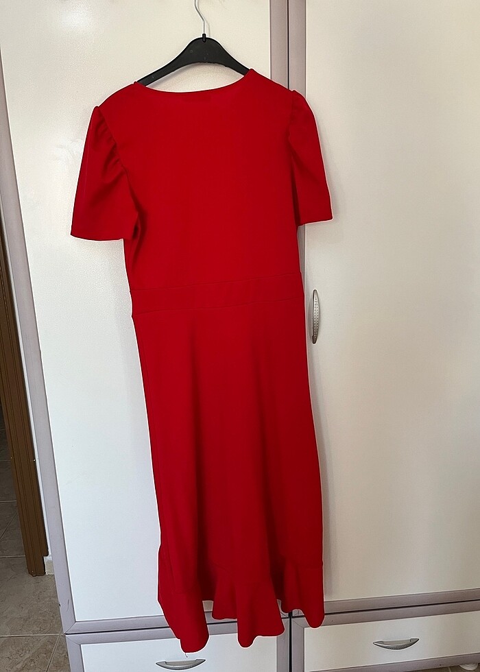 Kırmızı Elbise - Görsel 4