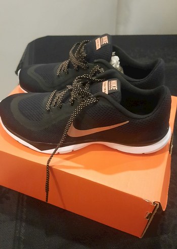 Nike Siyah Bağcıklı Kadın Spor Ayakkabı - Görsel 4