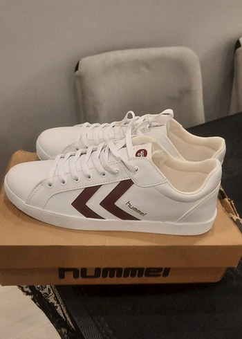 Hummel 44