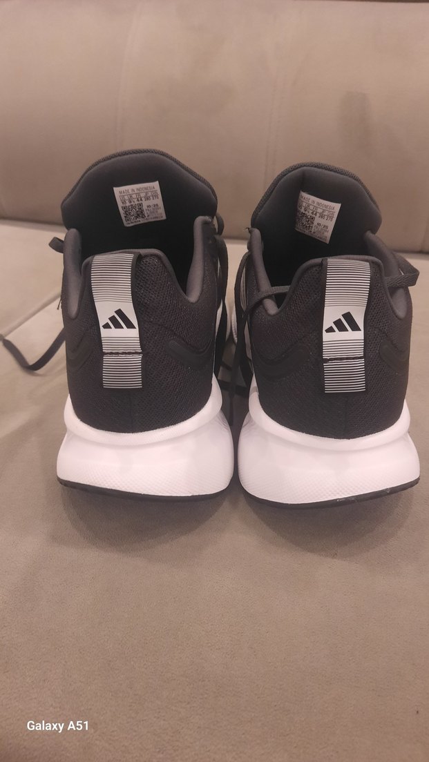 Adidas Siyah-Beyaz Spor Ayakkabı — görsel 4/10