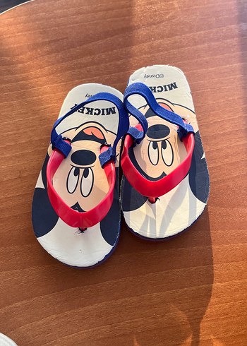Erkek Çocuk Renkli Mickey Kayışlı Terlik