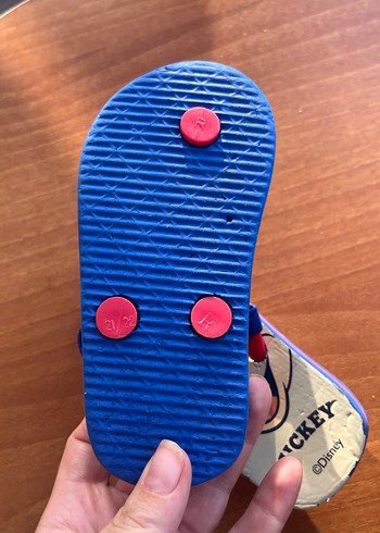 22 Beden Erkek Çocuk Renkli Mickey Kayışlı Terlik