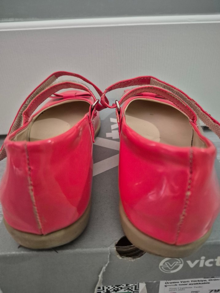 Canlı Pembe Fiyonklu Mary Jane Babet — görsel 6/7
