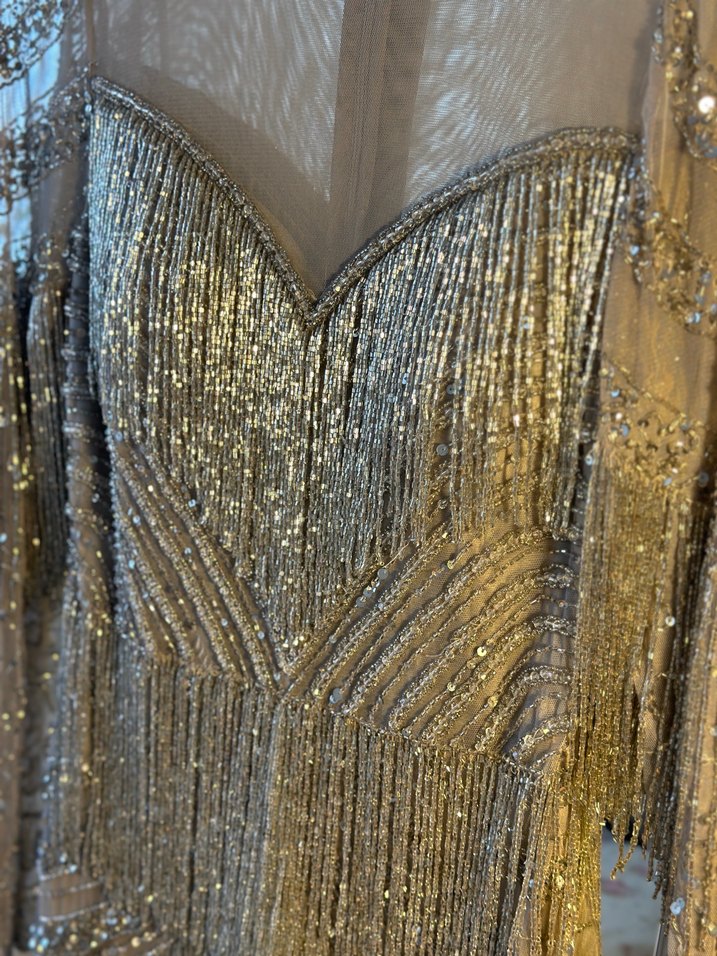 Gümüş Renkli Uzun Kollu Payetli Abiye Elbise - Görsel 3