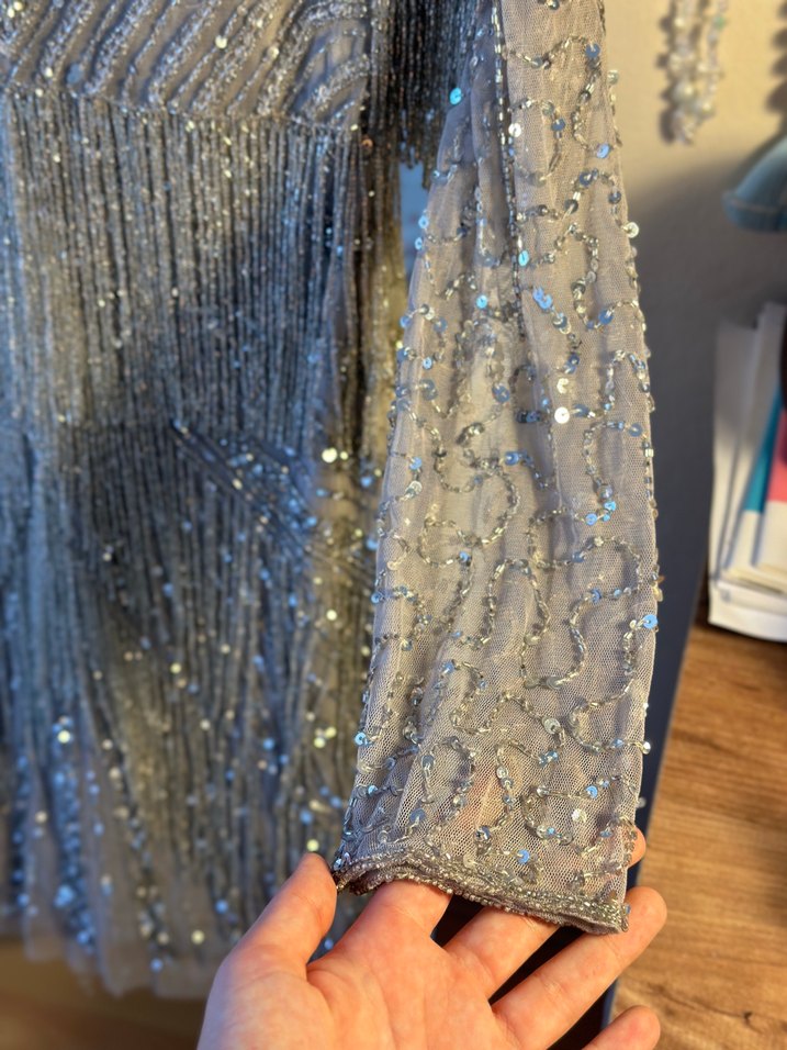 Gümüş Renkli Uzun Kollu Payetli Abiye Elbise - Görsel 4