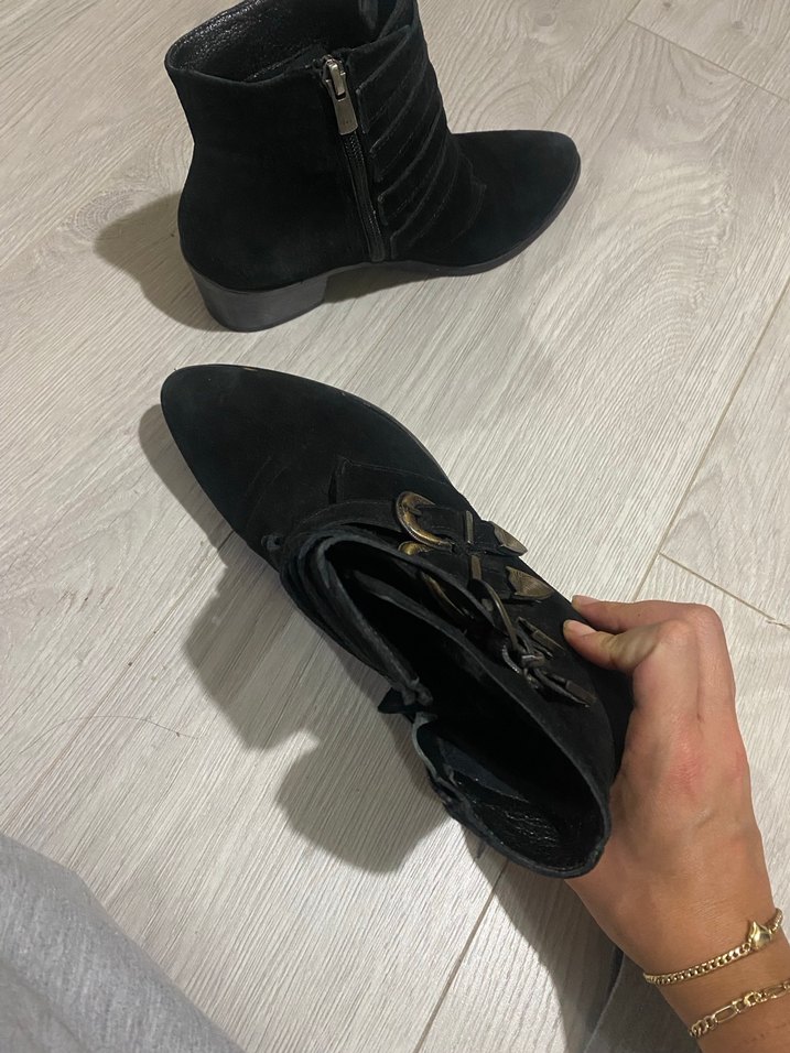 Kadın Siyah Süet Tokalı Topuklu Bot - Görsel 5
