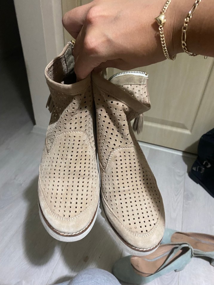 Bej Süet Dolgu Topuklu Fermuarlı Kadın Bot - Görsel 3