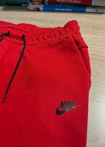 Kırmızı eski sezon nike tech fleece - Görsel 3