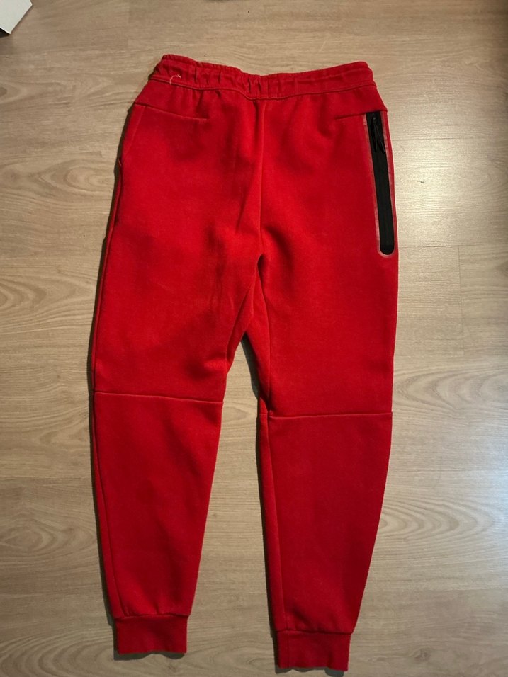 Kırmızı eski sezon nike tech fleece - Görsel 2